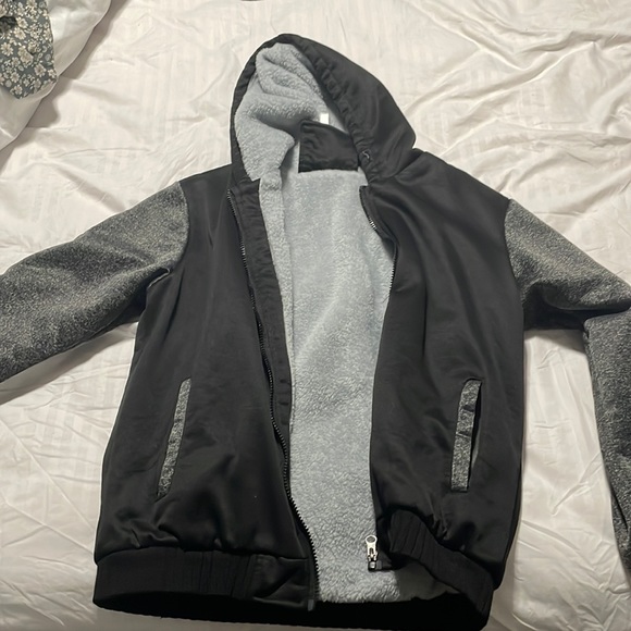Boys black jacket soft on the inside - Picture 1 of 1